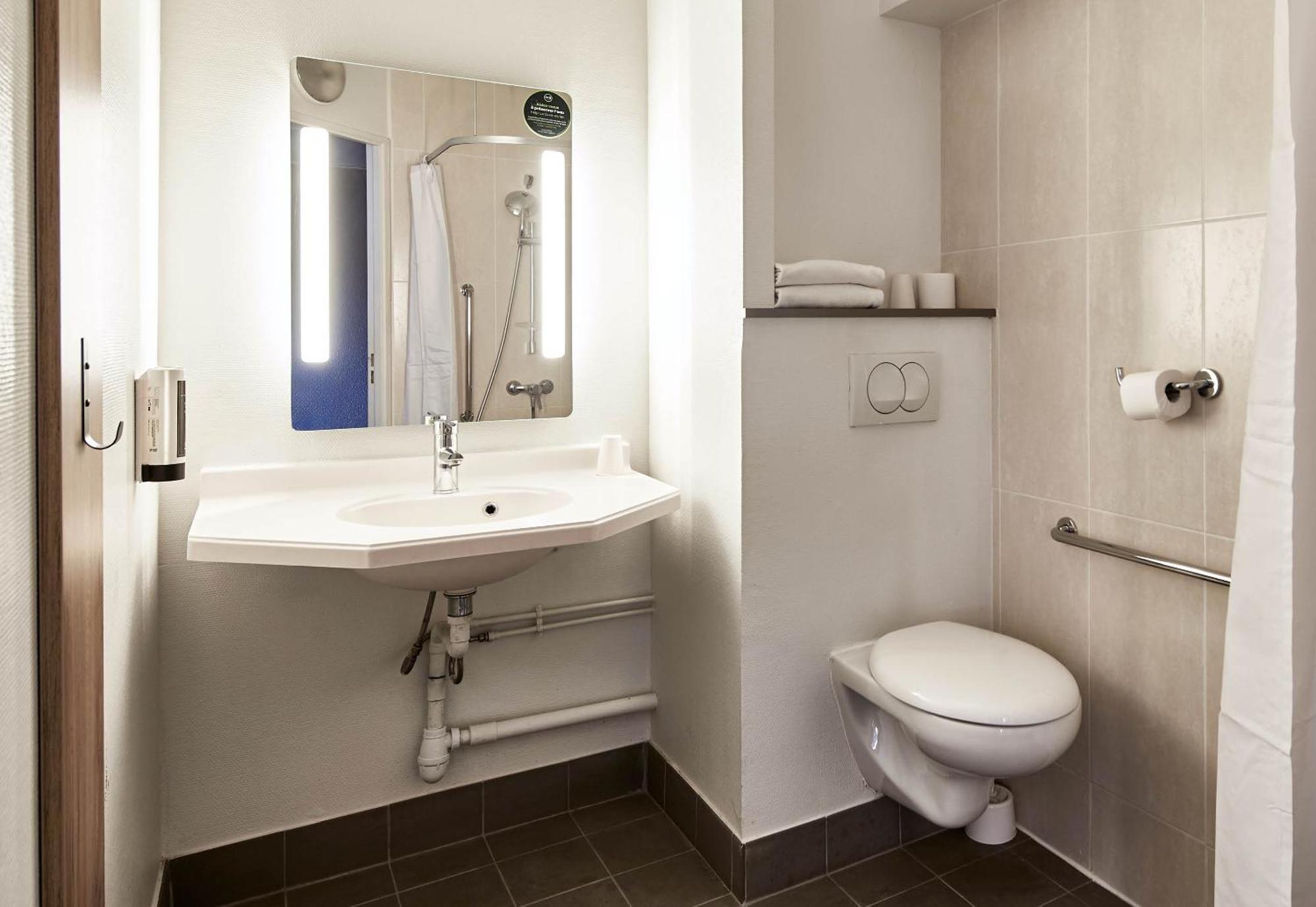 B&B Hotel Paris Saint-Denis Pleyel Esterno foto